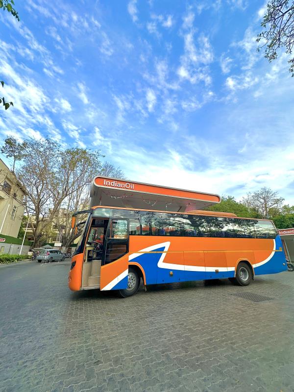 27 seater coach